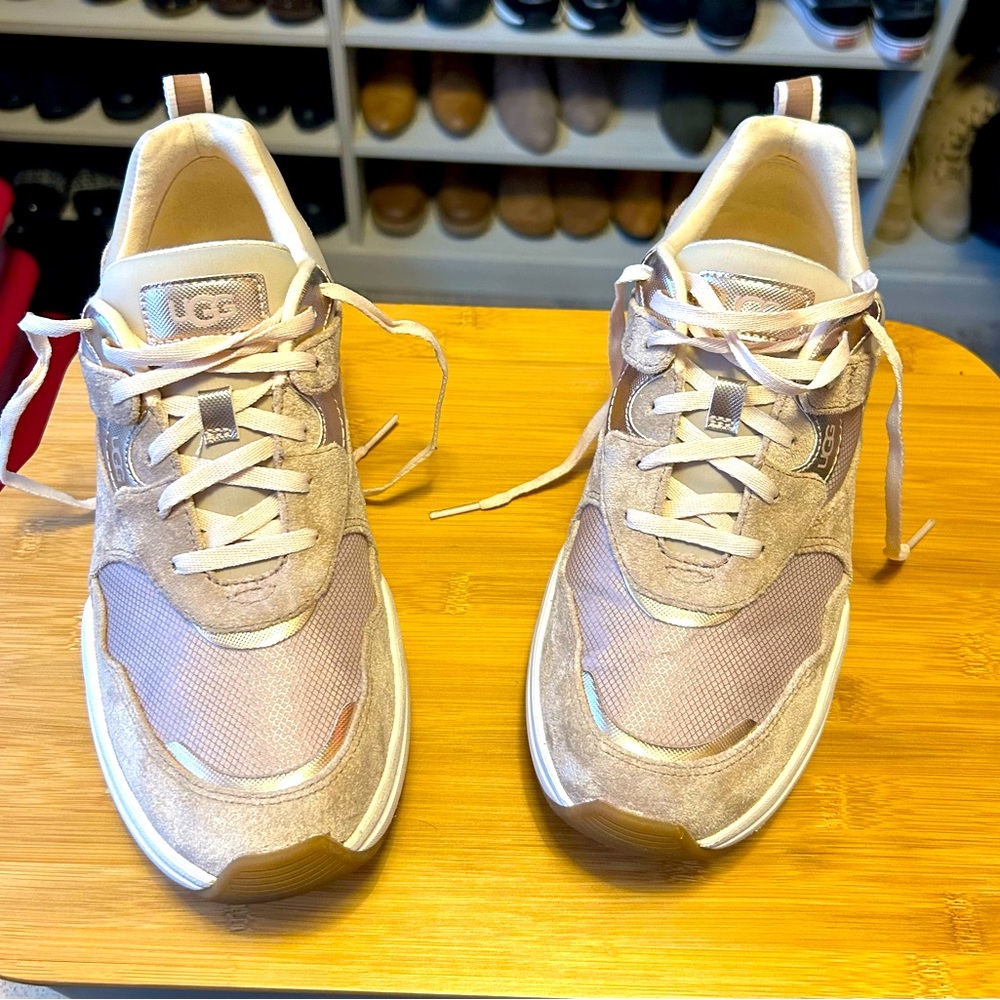 GUC UGG LA HILLS NYLON AND SUEDE SNEAKERS SIZE 9